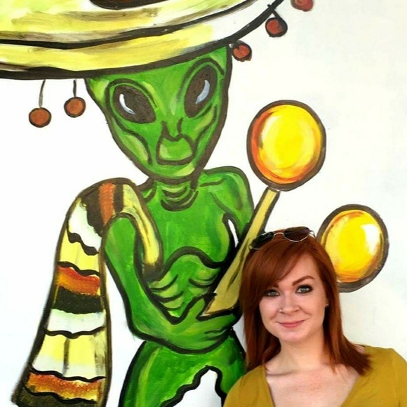 Meet your Posher, Brianne - Picture 1 of 2